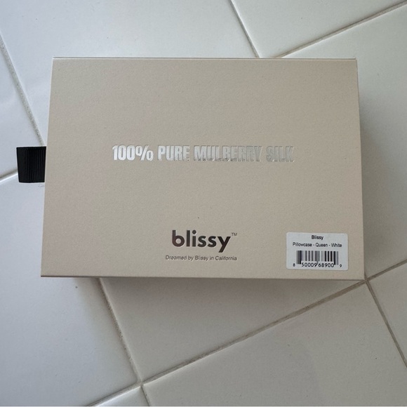 Blissy silk queen pillowcase - Picture 2 of 4